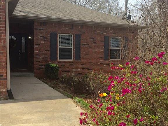 3rd image of 11 Romney Ln