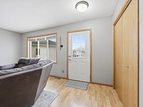4th image of 536 10th Ave N