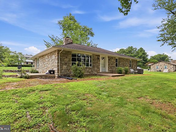 3rd image of 360 N Nyes Rd