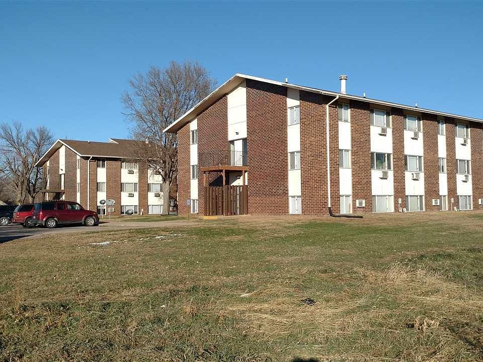 1st image of 300 W 33rd St