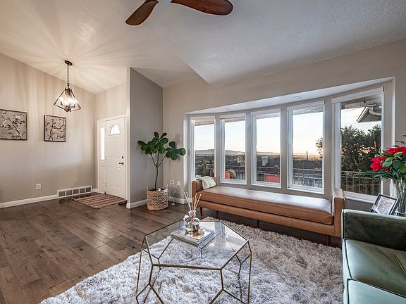 2nd image of 402 E Alice Mae Cir