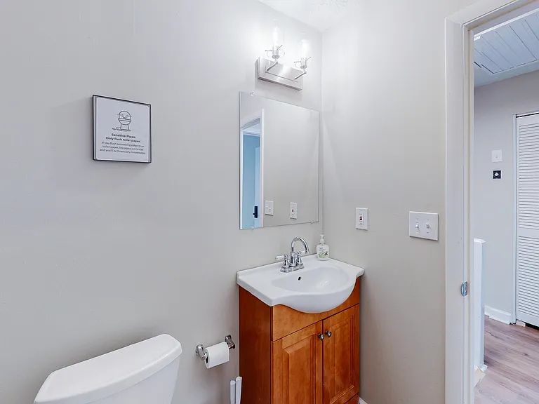 Birch Rill Dr — Photo 6