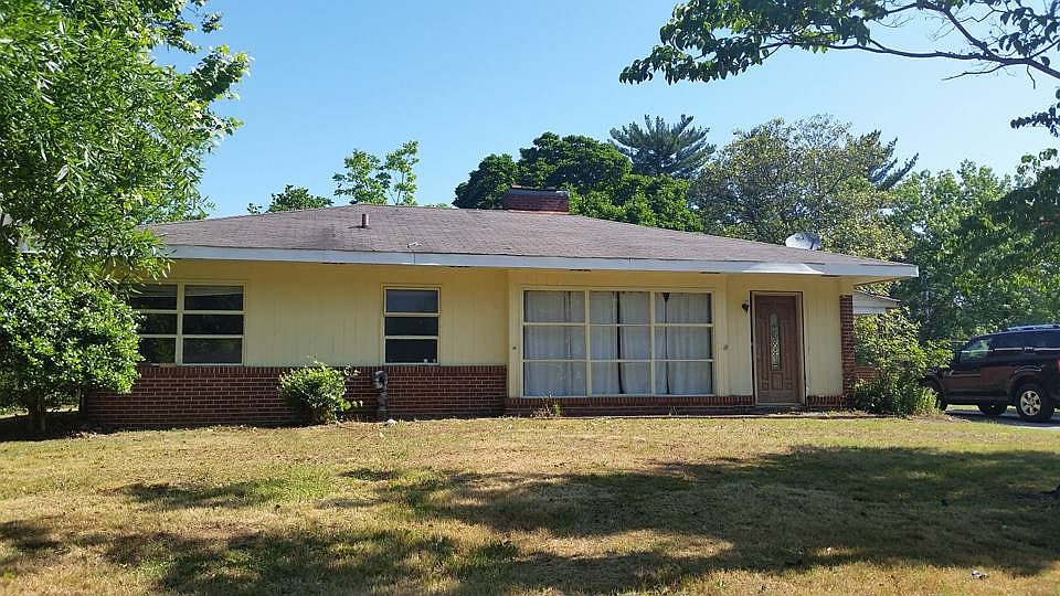 2nd image of 716 Jackson Ave