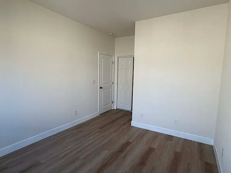 2727 Cryer St — Photo 8