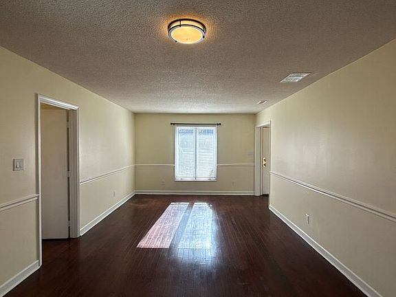 4th image of 3800 Cobbleridge Dr