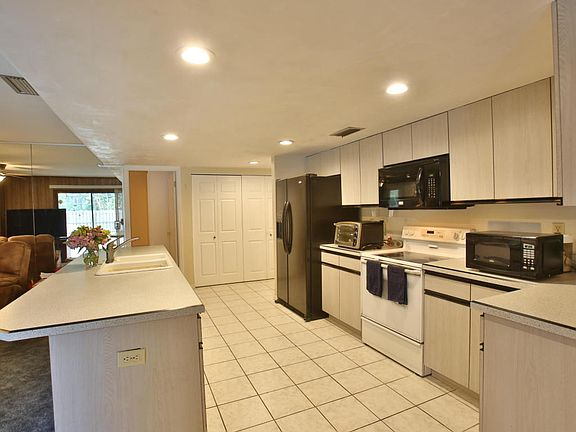 5th image of 813 Banbury Dr