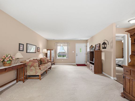 4th image of 226 Saratoga Way