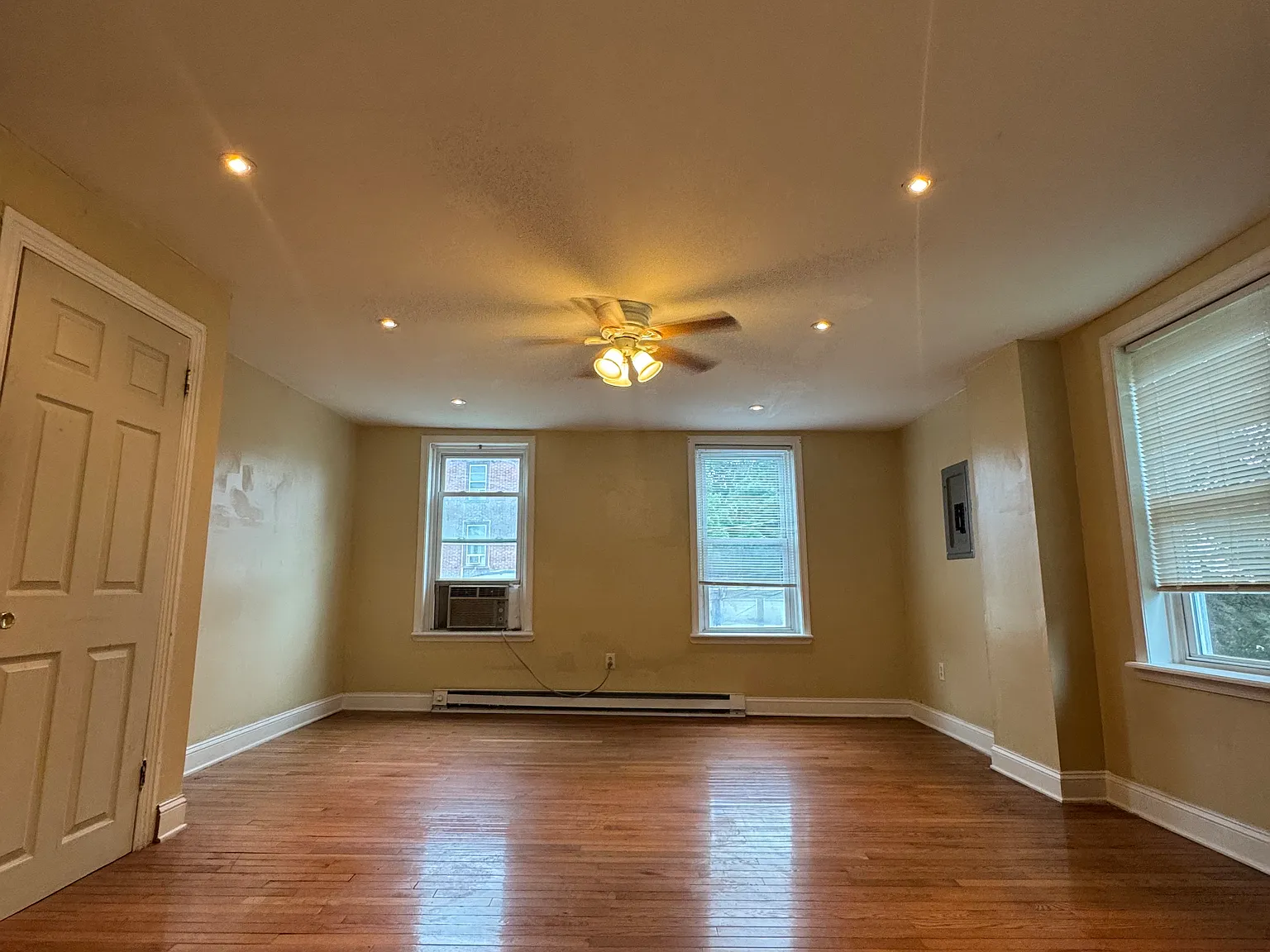 2 bed, $1,600 — Photo 2