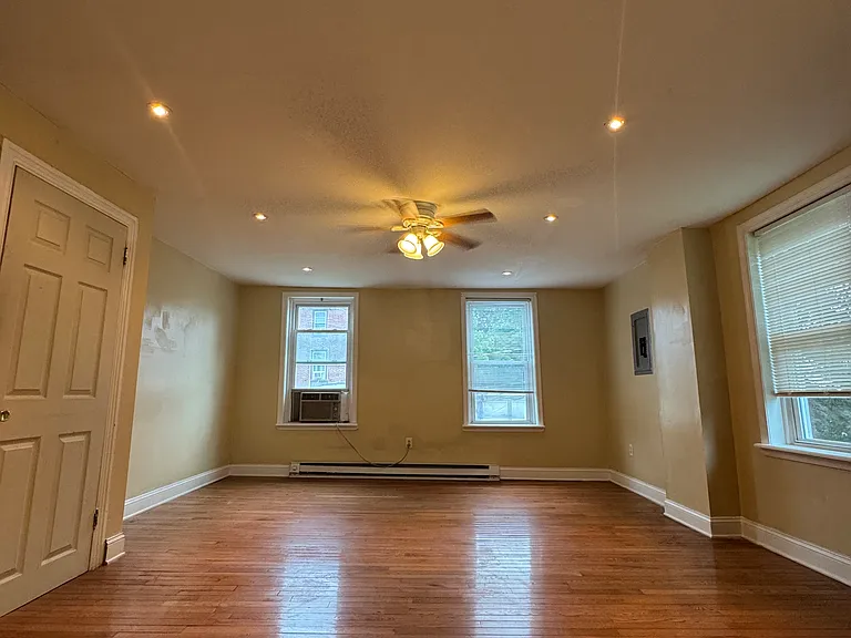 4 Creek Ave #1 — Photo 5