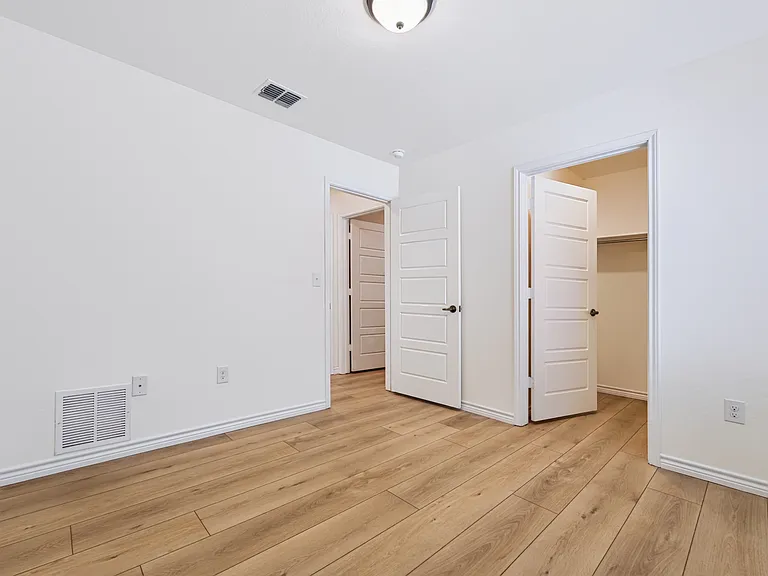 1030 Gruma — Photo 21