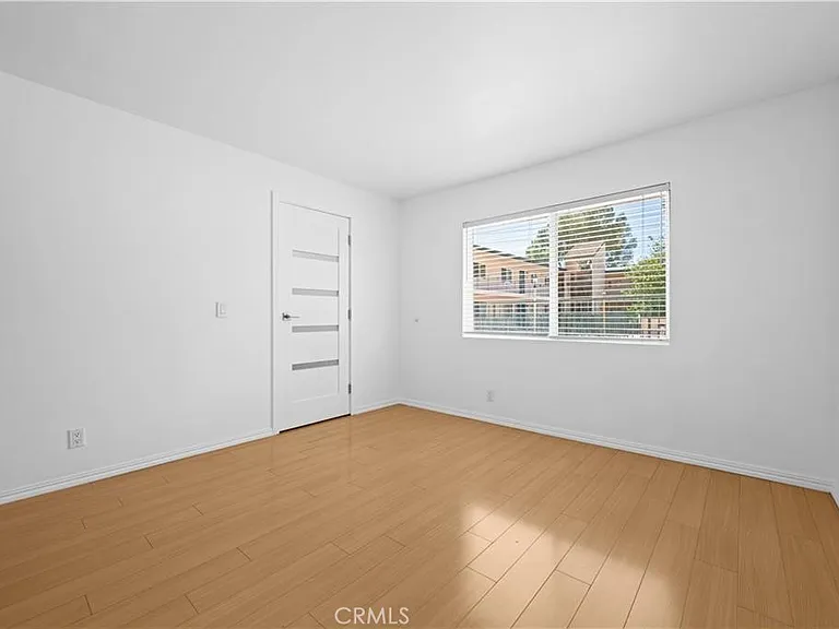2940 N Verdugo Rd #214 — Photo 4