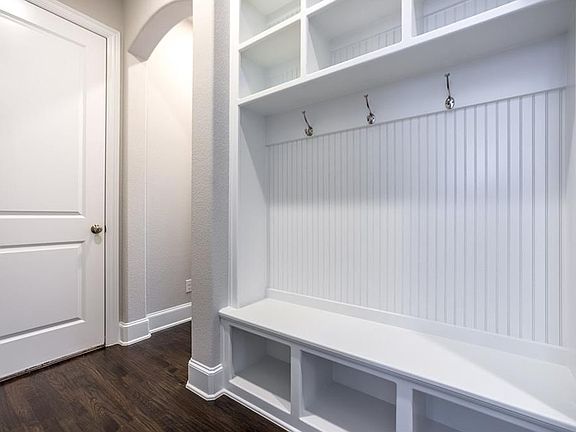 2nd image of 633 Royal Minister Blvd