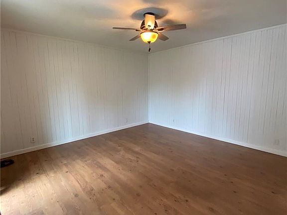 3rd image of 125 Roberta Dr