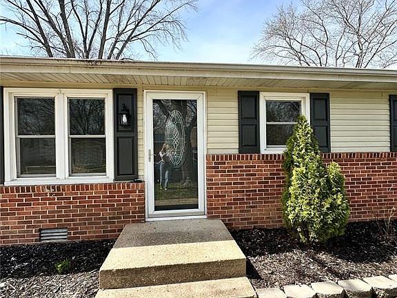 2nd image of 409 Hawthorne Dr