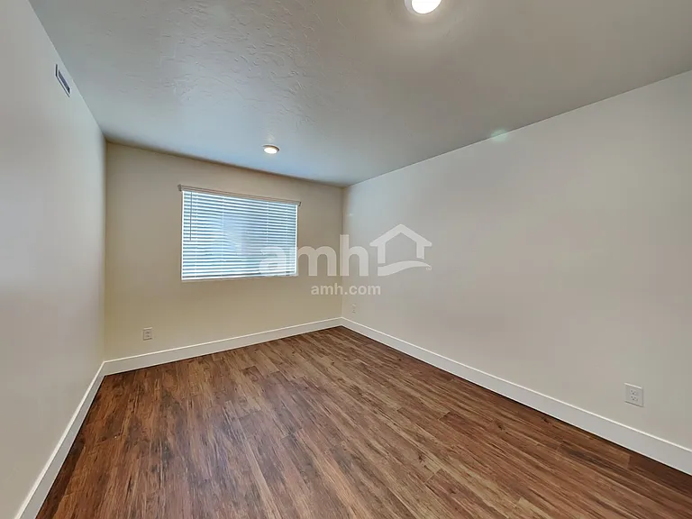 1407 E Ludlow Dr — Photo 16