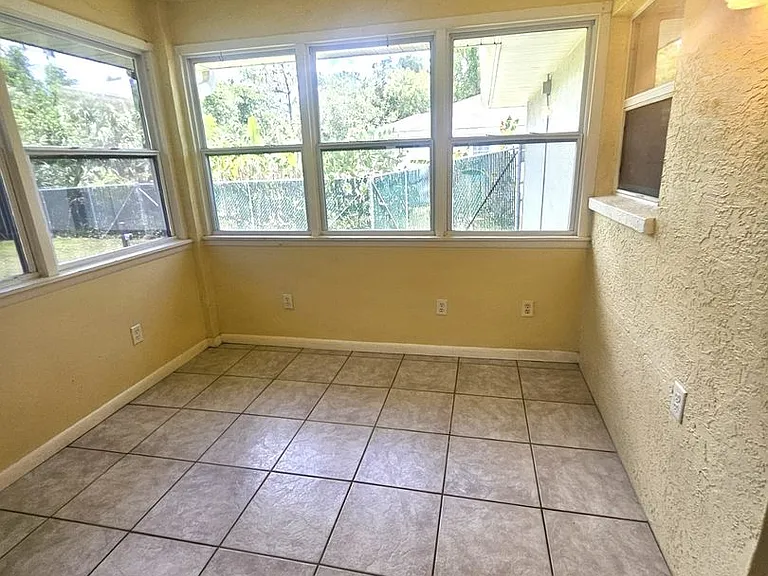 23123 Glen Ave — Photo 12