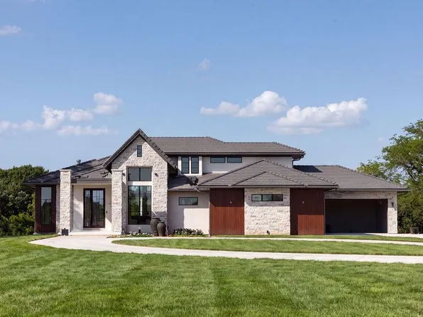 12505 NW Copper Hill Ct, Parkville, MO 64152