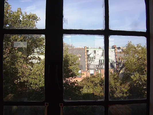 Rented by Perry Associates NYC Inc | media 22