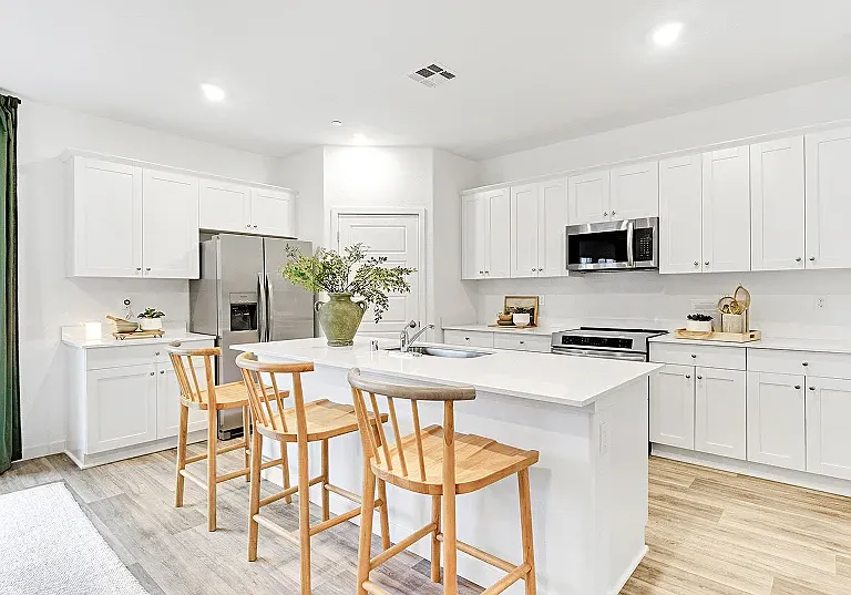 3323 N Sandrini Ave — Photo 1