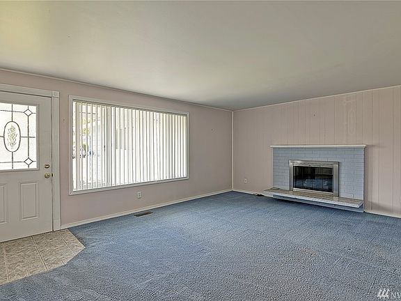 Open and bright living room