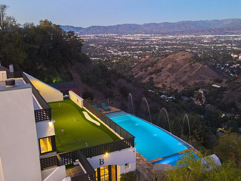 13211 Mulholland Dr — Photo 11