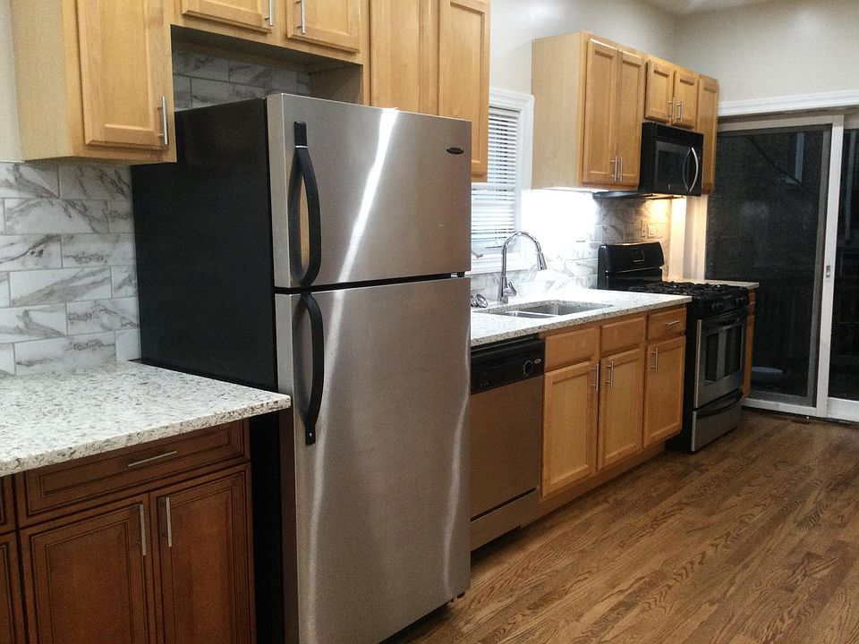 1st image of 1327 N Ashland Ave