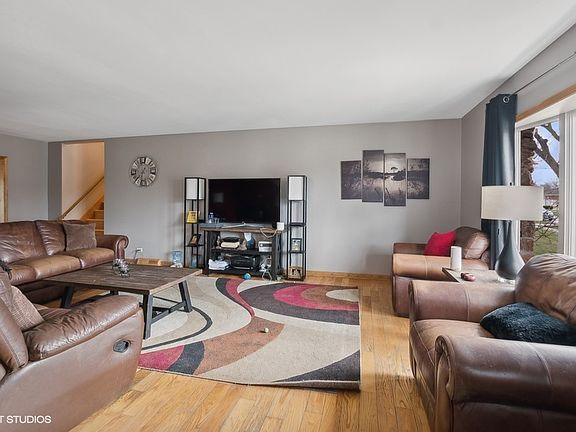 3rd image of 897 Leahy Cir