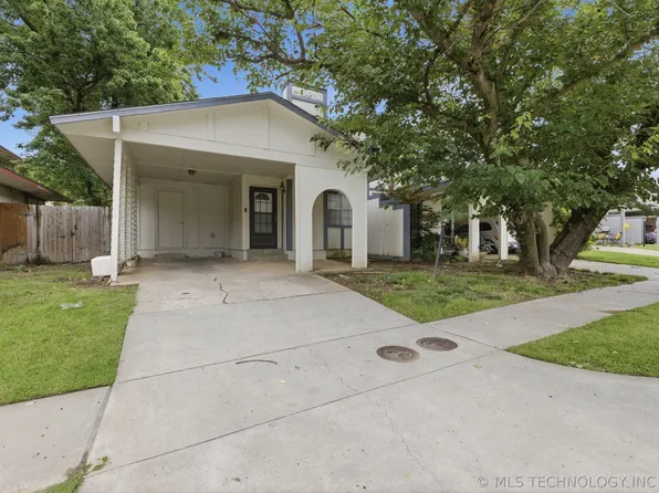 10917 E 16th St, Tulsa, OK 74128
