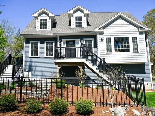 60 Harding St #C, Medfield, MA 02052