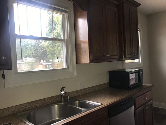 4th image of 415 Avenue A