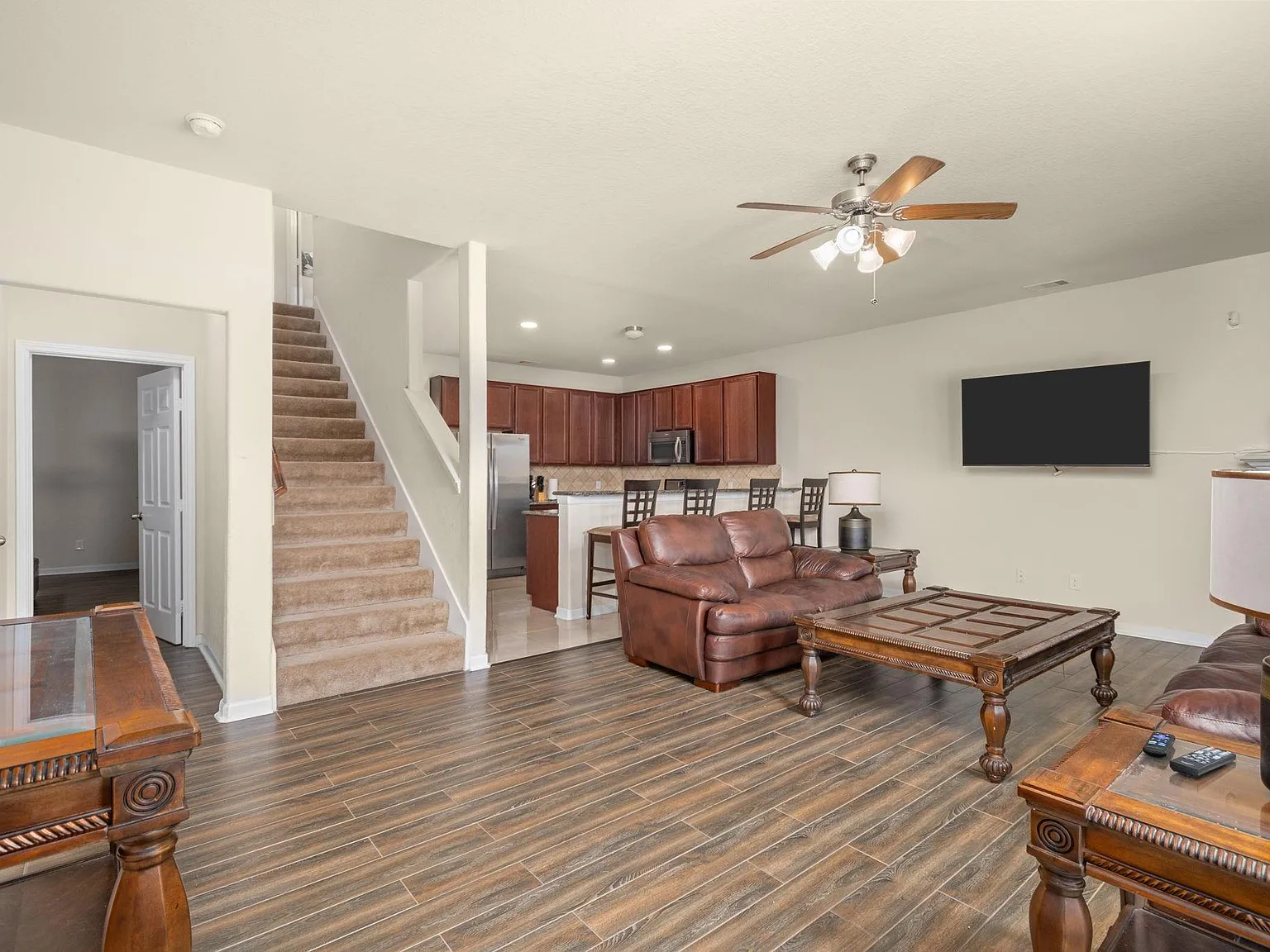 4 bed, 2.5 bath, 3136 sqft, $3,090 — Photo 4
