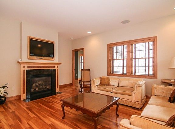 3rd image of 5642 Old Oak Dr