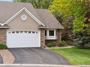 1098 Westcliff Curv, Shoreview, MN 55126