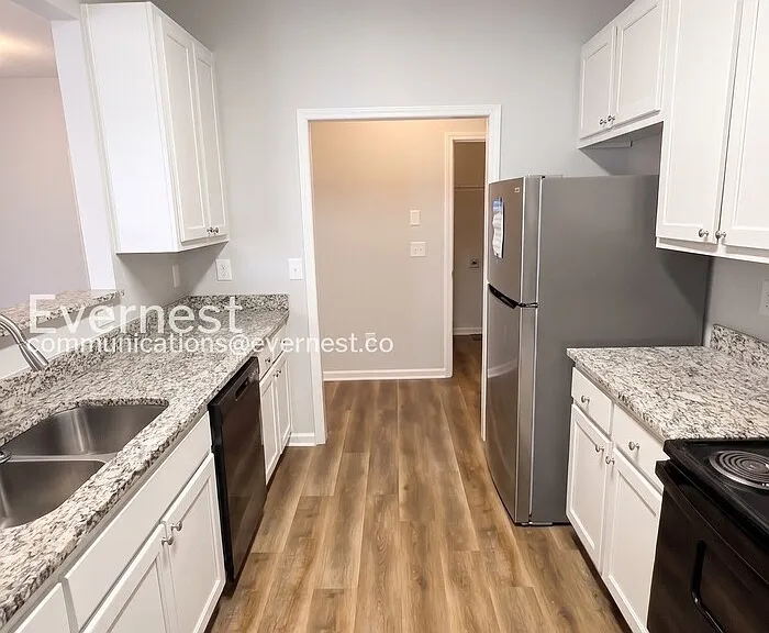 8631 Thomas Ln — Photo 4