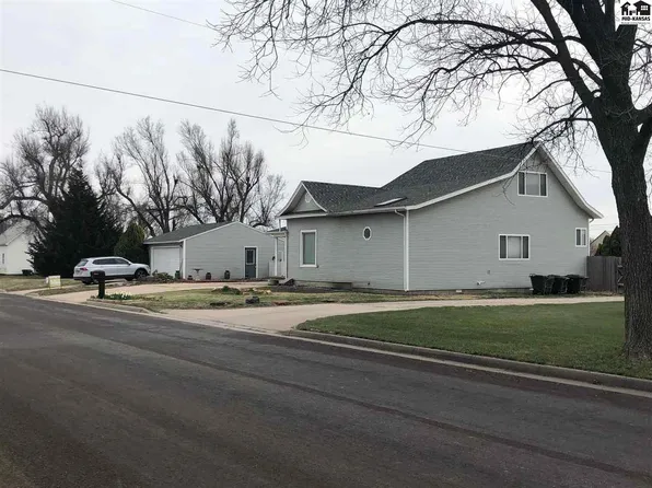 705 W 9th St, Pratt, KS 67124