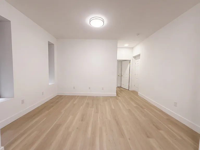 581 W 161st St #9 — Photo 2