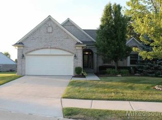 7377 Augusta Dr, Washington Township, MI 48094