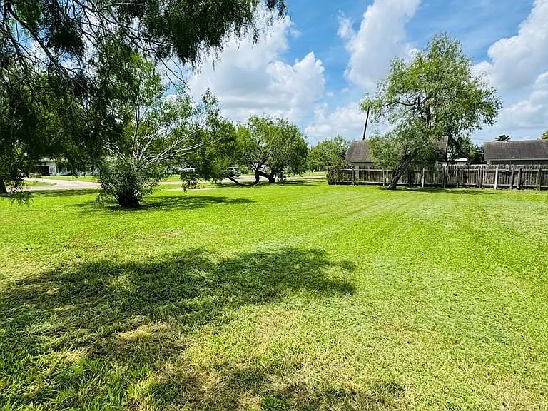 1201 Ben Lora Ln — Photo 6