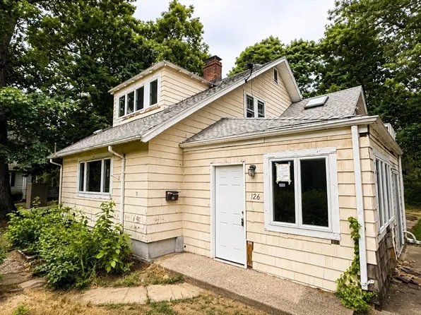 126 Lakehurst Ave, Weymouth, MA 02189