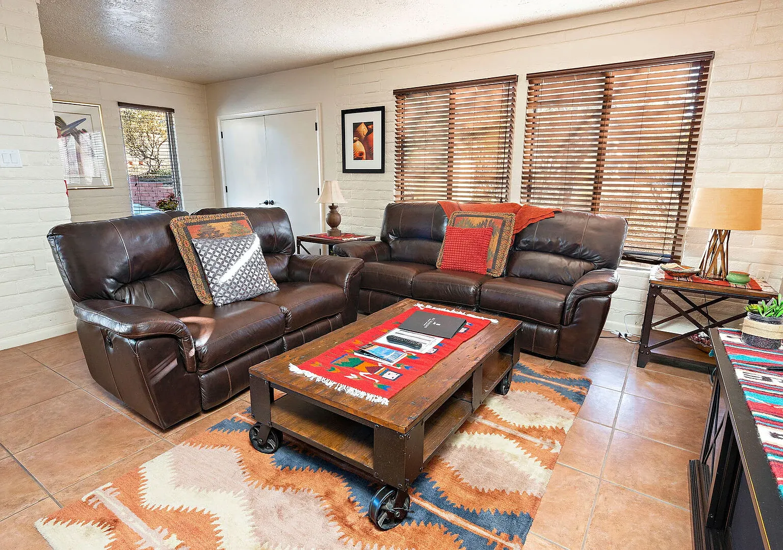 2 bed, 843 sqft, $4,400 — Photo 1