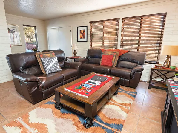 320 Artist Rd, Santa Fe, NM