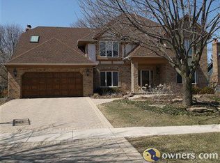 1962 Hampton Dr, Wheaton, IL 60189