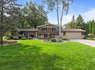 2663 Woodcrest Dr, Neenah, WI 54956