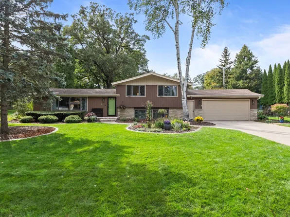 2663 Woodcrest Dr, Neenah, WI 54956