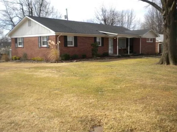 136 Taylor St, Trenton, TN 38382