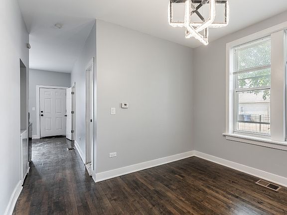 4th image of 1922 N Wilmot Ave APT 2R