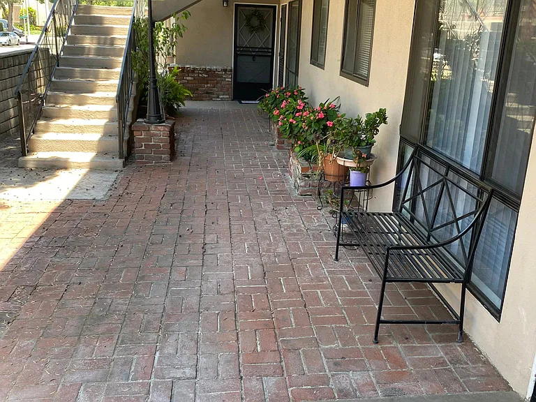 112 N Mar Vista Ave — Photo 8