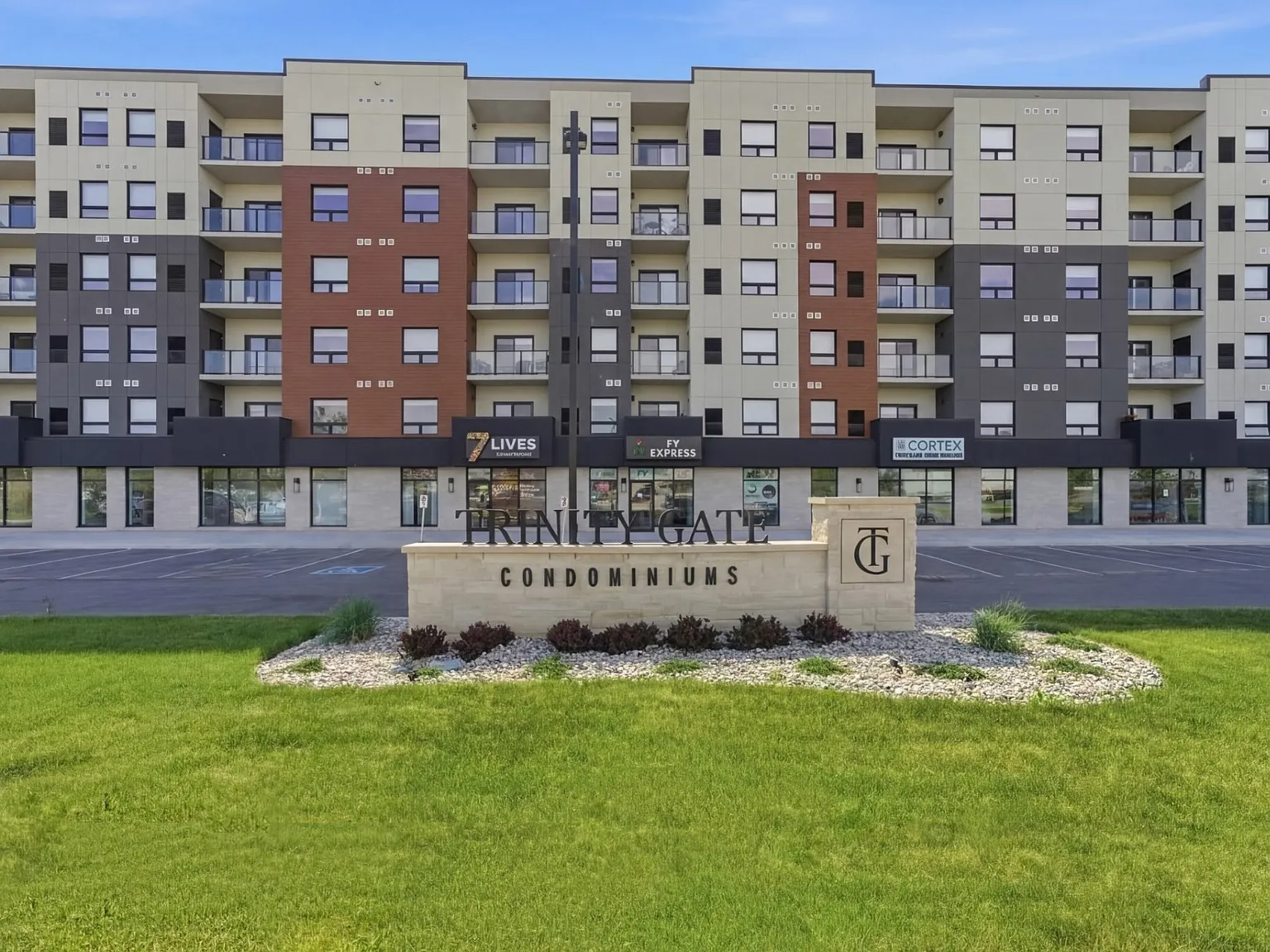 1 bed, 902 sqft, $2,095 — Photo 1