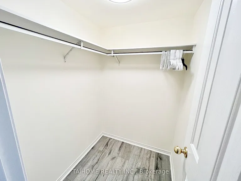 28 Hollywood Ave #809 — Photo 17