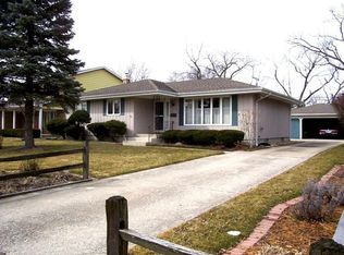 9538 Chestnut Ln, Munster, IN 46321